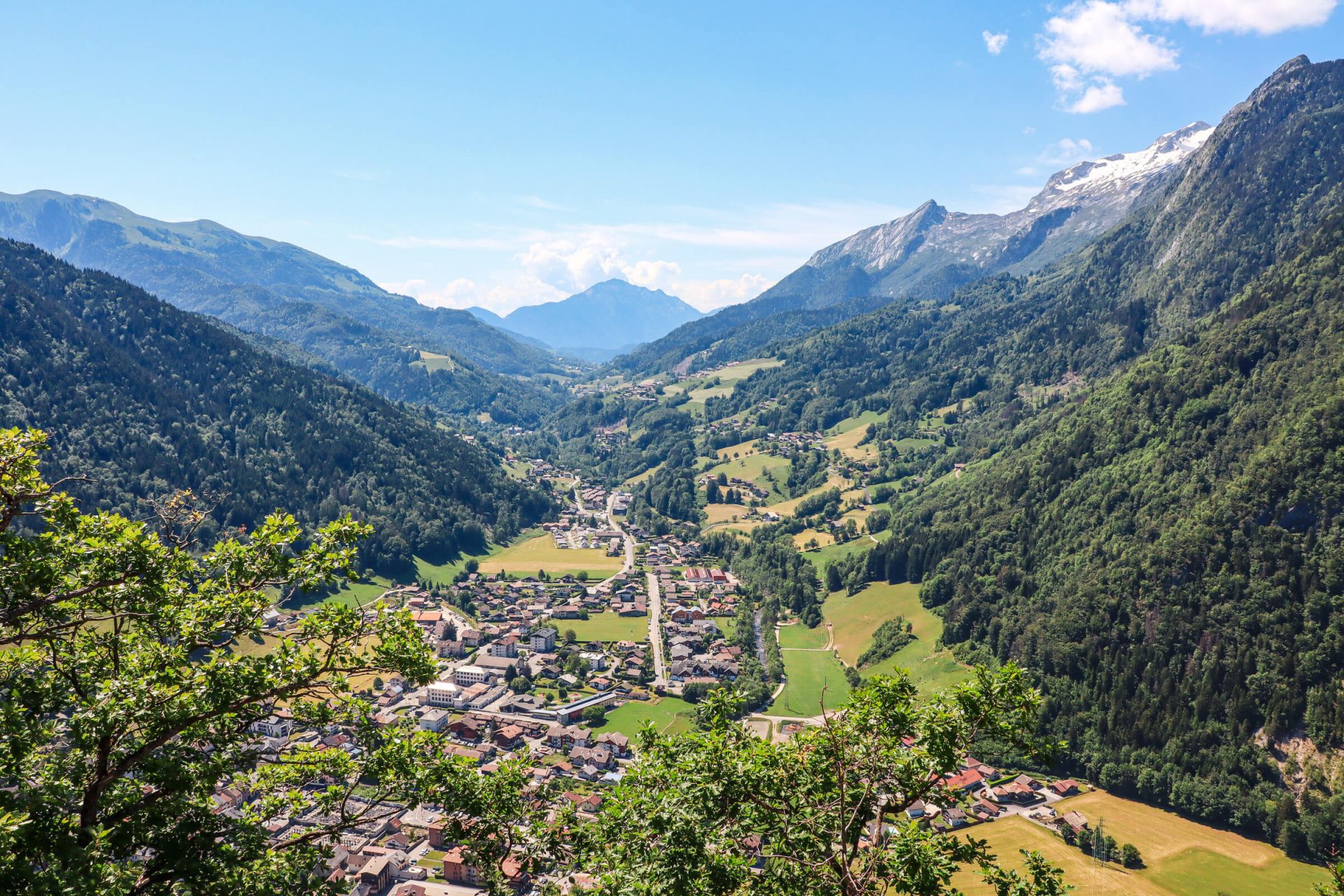 Visiter Thônes en Haute-Savoie et le massif des Aravis