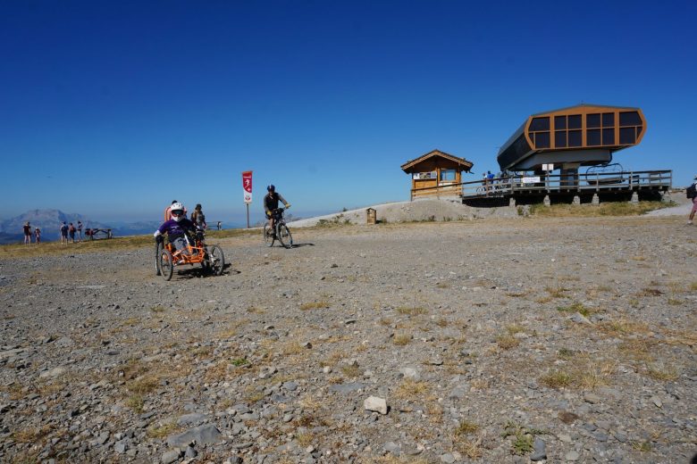 Fauteuil tout terrain de descente