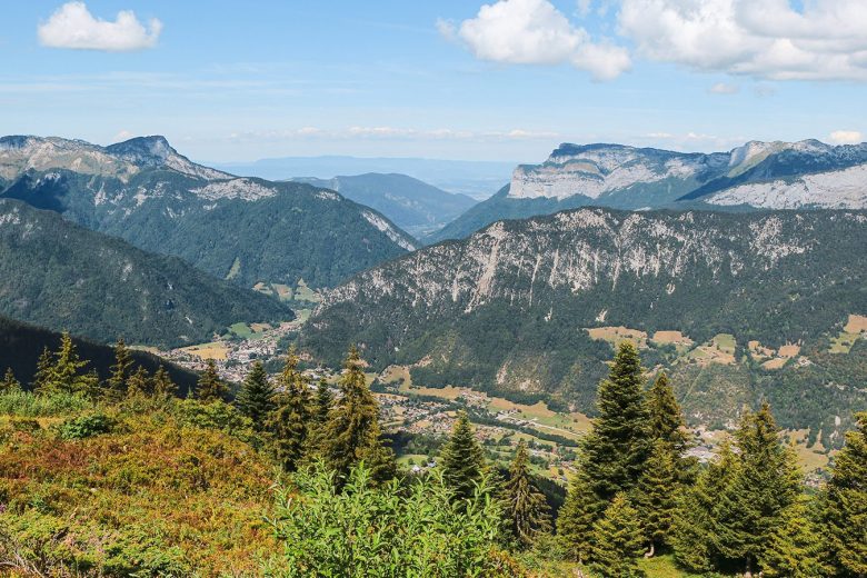 Vue sur la vallée de Thônes depuis le Plateau de Beauregard